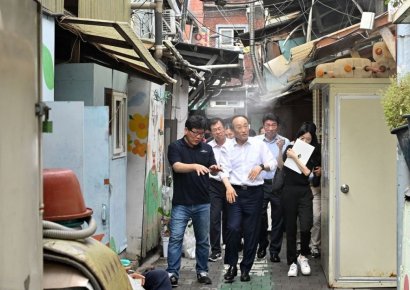 [포토] 추경호, 쪽방촌 찾아 여름철 재난안전대비 현장점검