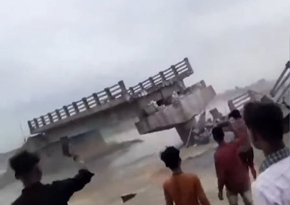 20억짜리 다리가 개통 직전 '와르르'…관계부처, 부실 공사 책임전가