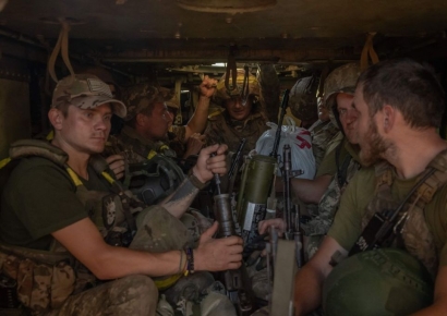 "총알받이 되기 싫어" 우크라 男 수만명 징병 피해 잠적