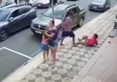 걸어가던 아이 얼굴 '퍽'…가해자 응징한 브라질 시민