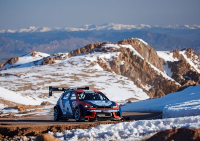 "로키산맥 달리며 성능 겨룬다"…현대차, 양산 EV 최고 기록 달성