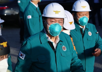 尹대통령, 화성 공장 화재 현장 찾아 긴급점검 