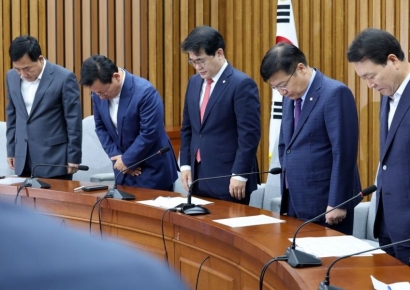 [포토] 화성 화재사고 희생자 추모하는 국민의힘 의원들