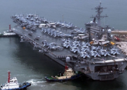 尹대통령, 美루즈벨트 항공모함 승선…"한미동맹 굳건" 과시