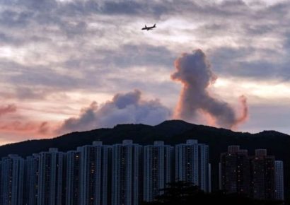 "합성 아닙니다"…산 위를 걷는 '강아지 구름' 포착