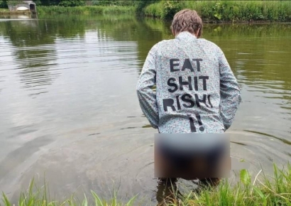 "X이나 먹어라"…영국 총리사저 몰래 들어가 '배변 퍼포먼스'[영상]