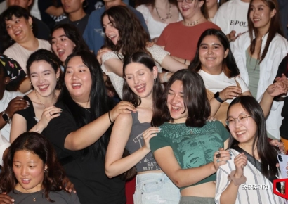 [포토] 응원 체험하는 외국인 학생들