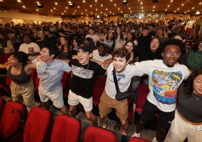 [포토] 고려대 응원 배우는 외국인 학생들