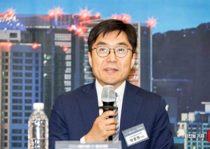[포토] 토론하는 박종현 노무라종합연구소서울 이사