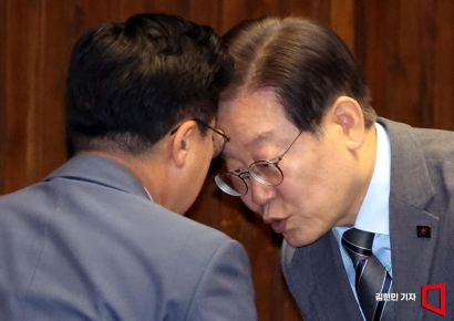 [포토] 밀담하는 이재명-박찬대