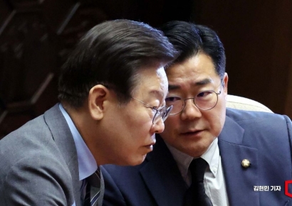 [포토] 대화하는 이재명과 박찬대