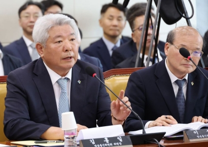 尹, 김홍일 방통위원장 면직안 재가…野 탄핵 전 사의 수용