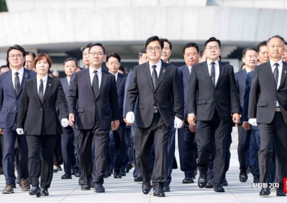 [포토] 참배 마친 우원식 국회의장