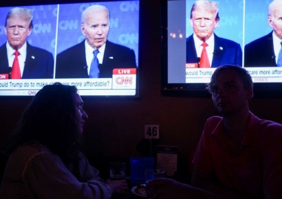 트럼프 "재선 시 우크라 전쟁 끝낼 것" 바이든 "푸틴, 우크라로 만족 안해" 