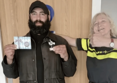 300만원 든 지갑 주인 찾으려다…5000만원 '돈벼락' 맞은 노숙자