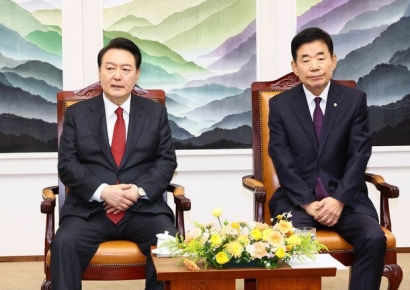 '김진표 회고록' 논란 일파만파…"내가 아는 尹은 그랬을 것" 이준석 참전