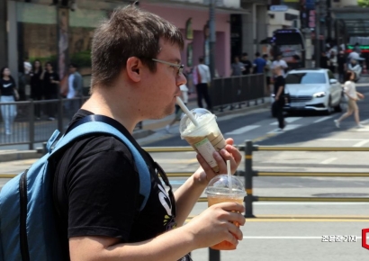 [포토] 폭염, 한 개로는 부족해