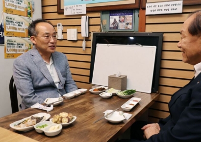 '복귀 요청' 받은 추경호 "의원들 원하는 방향으로 고심할 것"