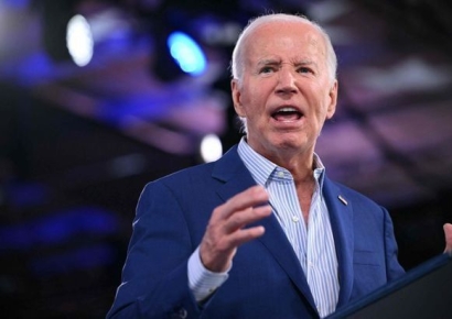 단추 풀고 노타이한 바이든 "예전처럼 걷지도, 토론도 못하지만 할 수 있다"