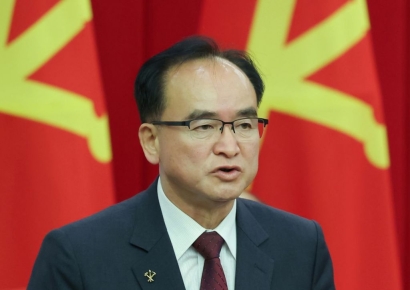 '김정은 배지' 첫 포착…단독 우상화 작업 박차