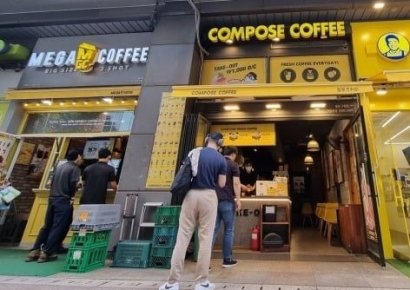 비싼 돈 내고 사 먹을 필요 있나…대세는 '노란 간판 커피'