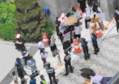 "이웃 참 추악하다"…이삿날 드러눕고, '승강기 사용 500만원' 붙인 아파트