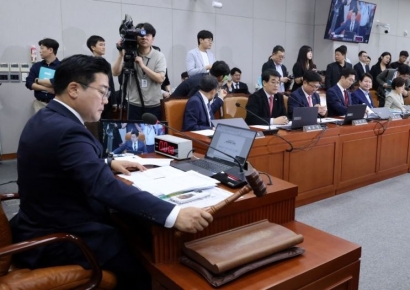 [포토] 국회 운영위 주재하는 박찬대 위원장