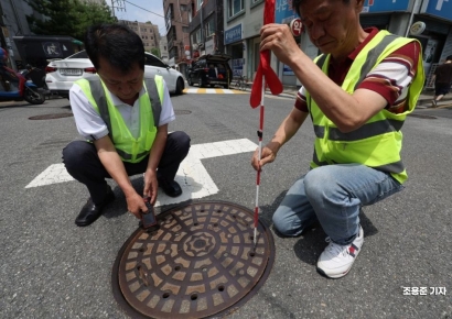 [포토] 장마 북상, 하수구 사전 점검