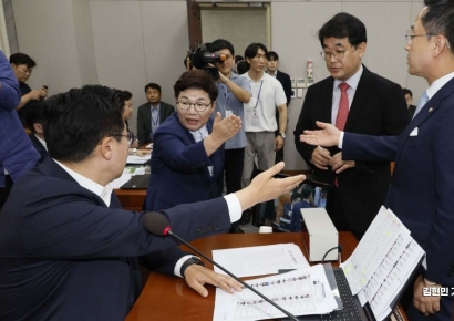 [포토] 항의하는 임이자 의원