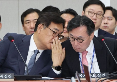 '02-800-7070' 누구 번호…野 "외압 당사자" vs 용산 "기밀사항"