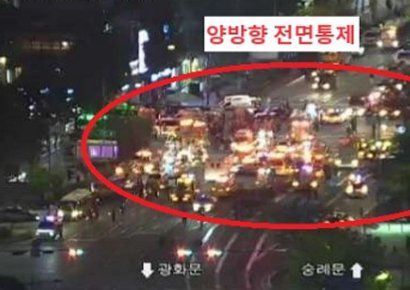 尹, 서울시청 차량 돌진사고 관련 "피해자 구조·치료에 총력" 