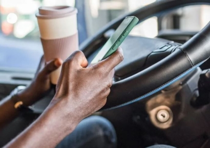 나이지리아 출신 영국 택시기사, 고국서 지금도 월급받는 이유