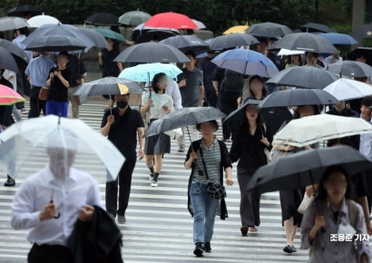 [포토] 장맛비 내리는 출근길