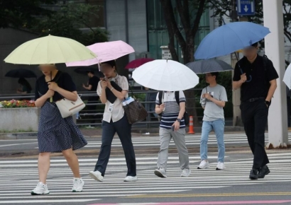 [내일날씨] 낮 최고 35도 무더위…수도권·남부지방 소나기