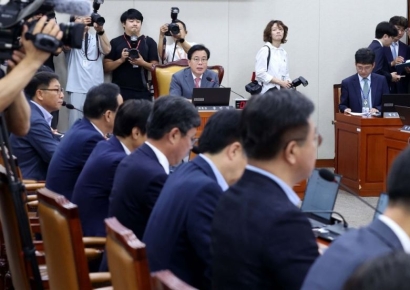 [포토] 국회 기재위 주재하는 송언석 위원장