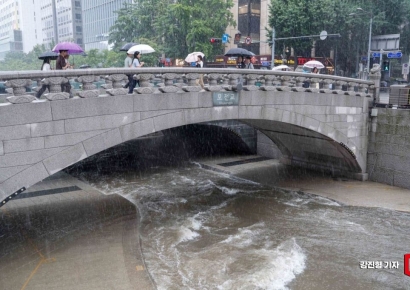 [포토] 청계천 산책로 출입 통제
