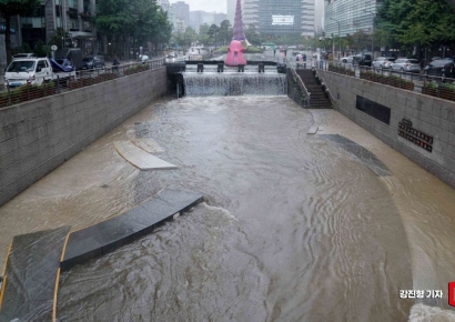 [포토] '출입 통제된 청계천'