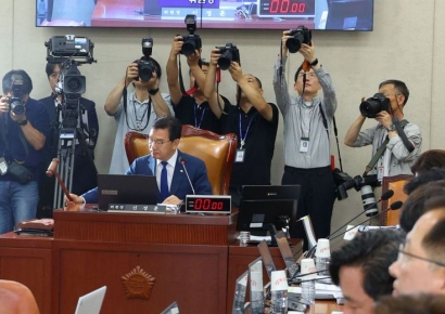 '전국민에 25만원' 민생회복지원금法, 행안위 상정…본격 심사