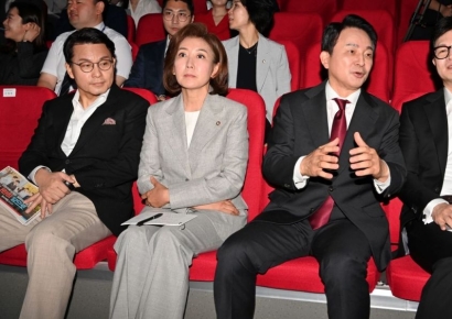 與, '김여사 문자' 이틀째 충돌…"전대 개입" vs "해당 행위"