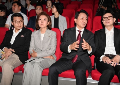 나경원, '김여사 문자' 元·韓 공방에 "패배 브라더스 진풍경"