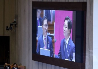 [포토] 박성재 장관에게 질의하는 박범계 의원