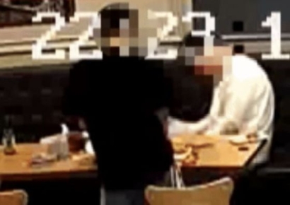 "화장실 코앞인데…만취 손님 테이블서 소변 보고 잠 들어"