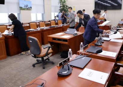 [포토] 김병주 '정신 나간 여당' 발언 논란...국방위 취소