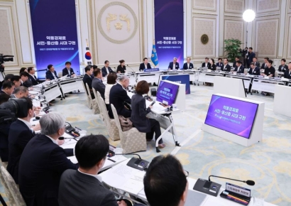 [관가in]일 폭탄 맞은 기재부 사무관…"역동경제가 아니라 역경"