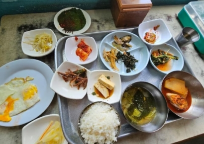 13가지 반찬에 달걀프라이 2개…믿기지 않는 부산 '5천원 백반' 