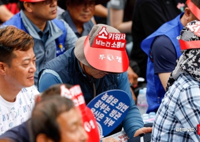 [포토] 고개 떨군 농민들