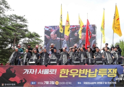 [포토] 삭발하며 결의 다지는 한우 농가