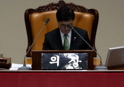 [포토] '채상병특검법안' 찬성 무제한토론 하는 서영교 의원