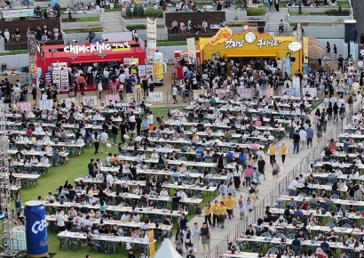 대구 치맥축제 개막일부터 인산인해…"동물 죽음 막자" 중단 촉구도