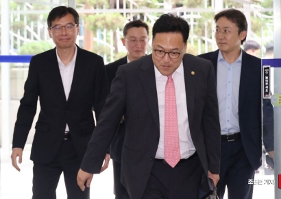 [포토] 인사하는 김병환 금융위원장 내정자